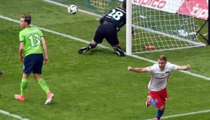  奥格斯堡保级生死战，主场力擒直接竞争者