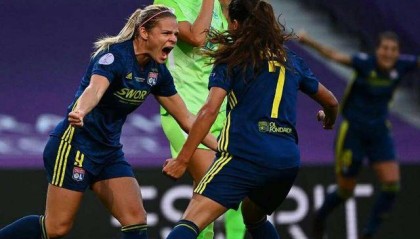  里昂女足四连冠创历史新纪录  