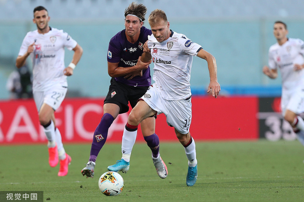  佛罗伦萨租借签下英超后卫，强化防线应对欧战  