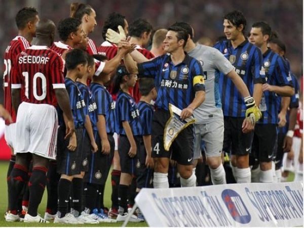  米兰德比大战国米补时绝杀AC米兰  